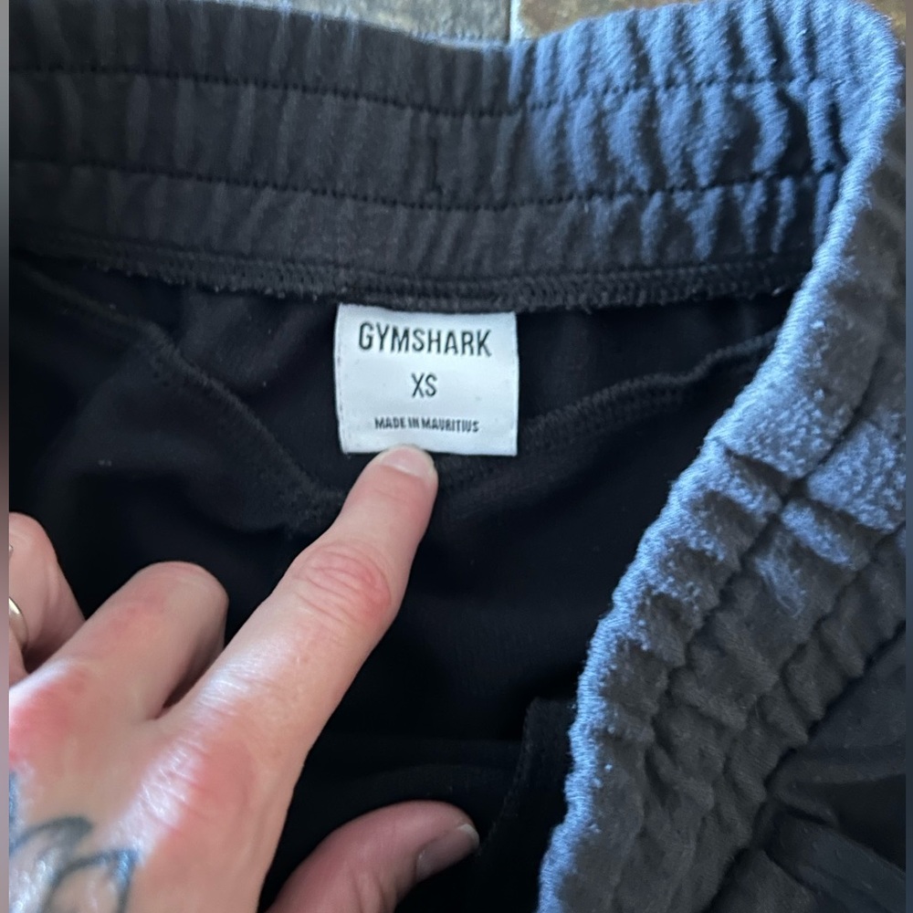 Gymshark joggers 🦈🖤 - Picture 2 of 2